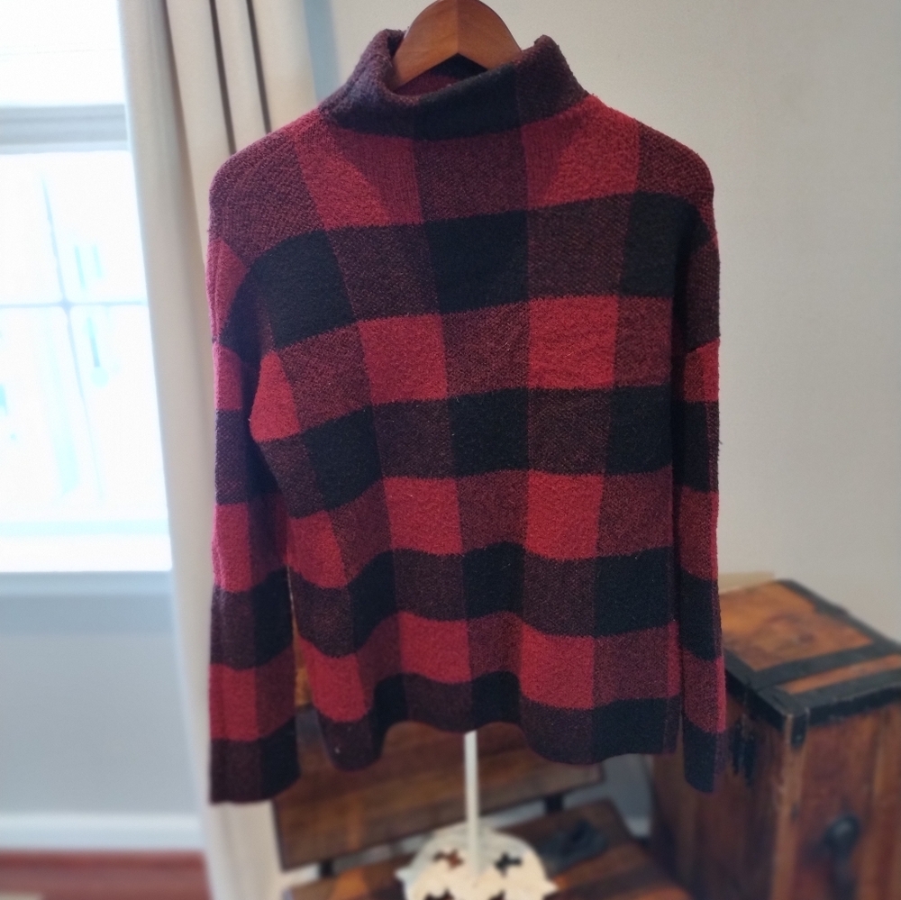 Black and red pattern sweater
